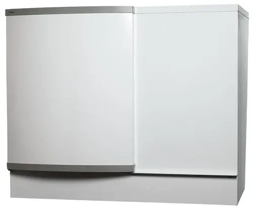 Weißer Kühlschrank mit zwei Türen und einem Griff, der die Marke Danfoss trägt. Das Gerät hat eine klare, geradlinige Form und ist für die Aufbewahrung von Lebensmitteln konzipiert.